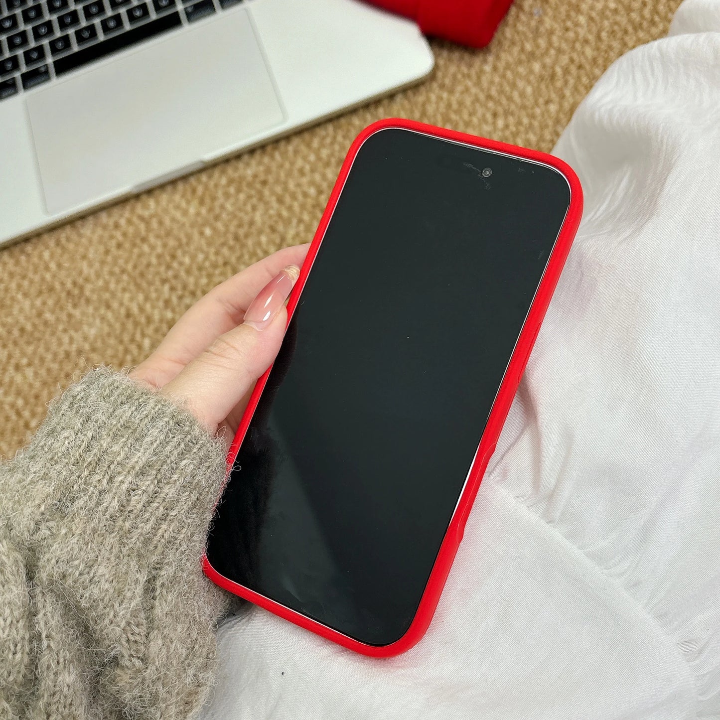 Funda Magnética Red Cherry iPhone – Estilo y Protección
Silicona suave antihuellas + compatible MagSafe
Carga inalámbrica rápida sin quitarla
Protección completa para iPhone 11 al 17 (Pro, Max, Plus, Air)
¡Dale un toque unico a tu iPhone!
